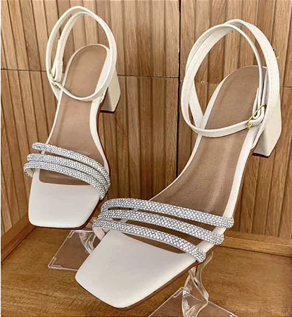 Sandália Ágatha Off White